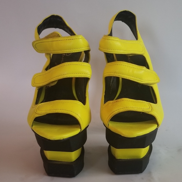 Size 10 Privileged Yellow & Black Velcro Heels - Picture 11 of 11